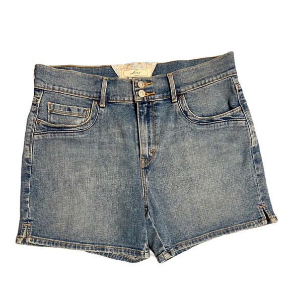 Levi's Light Wash Double Button Denim Shorts - Picture 3 of 5